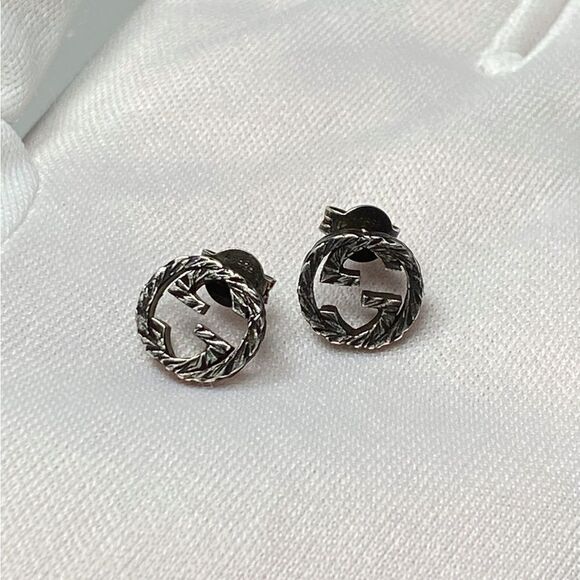 Gucci Stud Earrings With Interlocking G Motif in Aged Sterling Silver - Picture 7 of 8